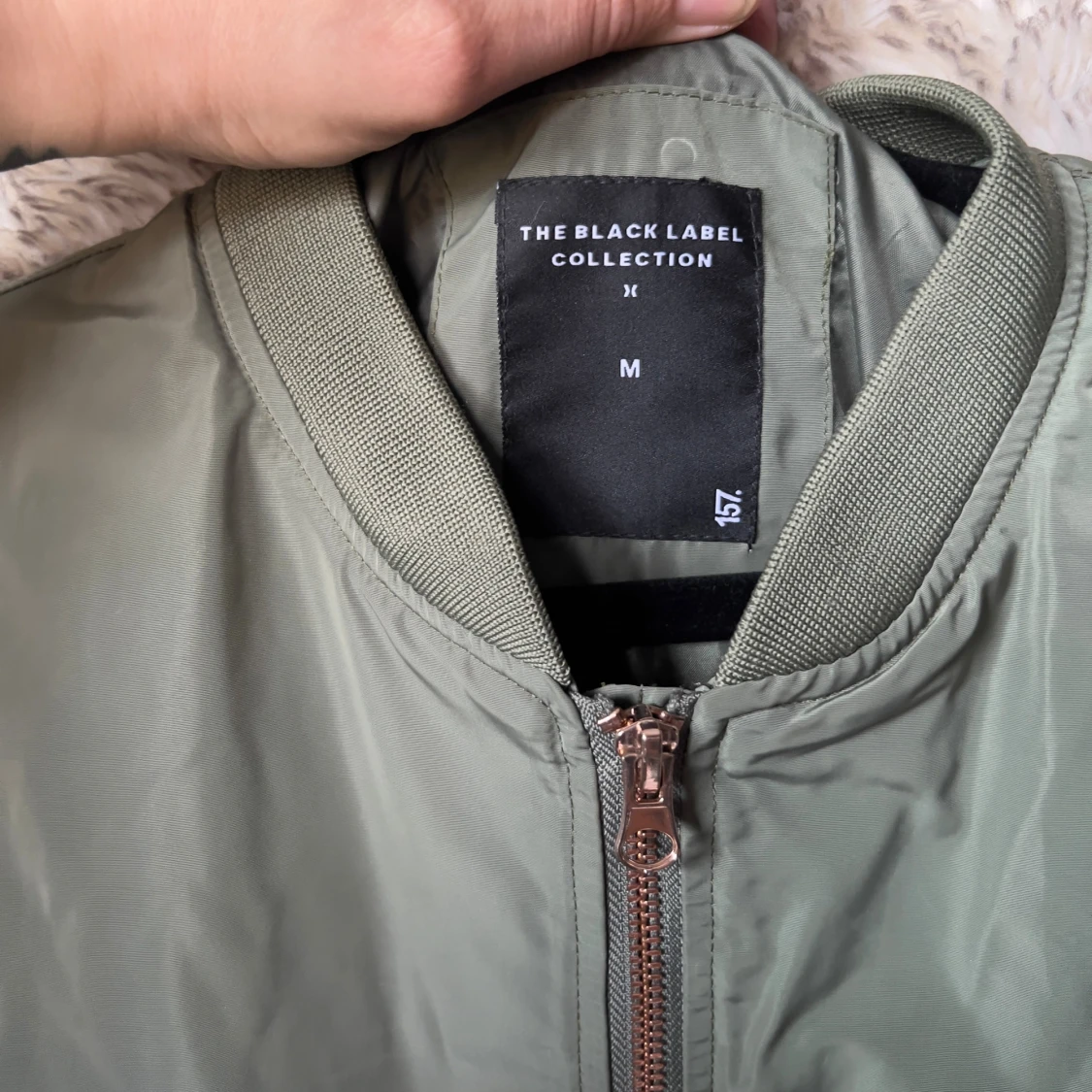 Olivgrön bomberjacka från The Black Label - 1