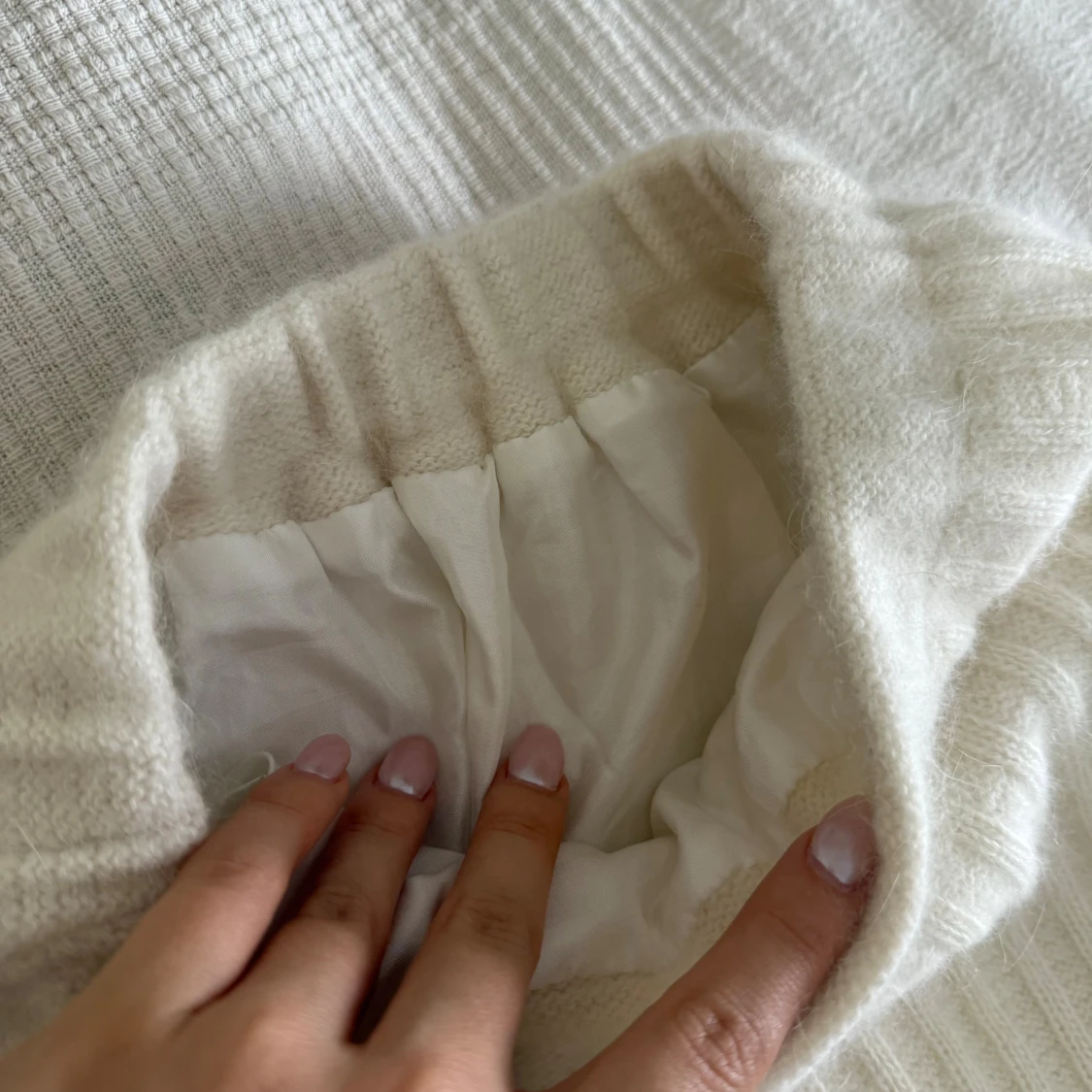 Vit ribbad stickad kjol - 1