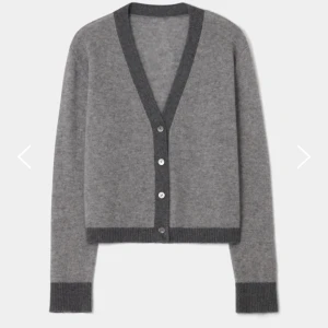 Cloeys kofta - Jättefin kofta från cloeys som nästa ledig har använts 