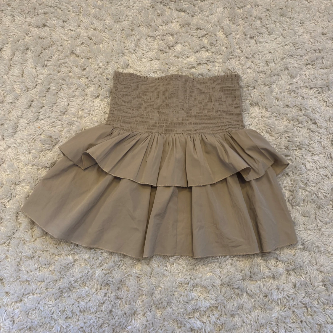 Beige volangkjol från Neo Noir (köpt på pondus) - 1