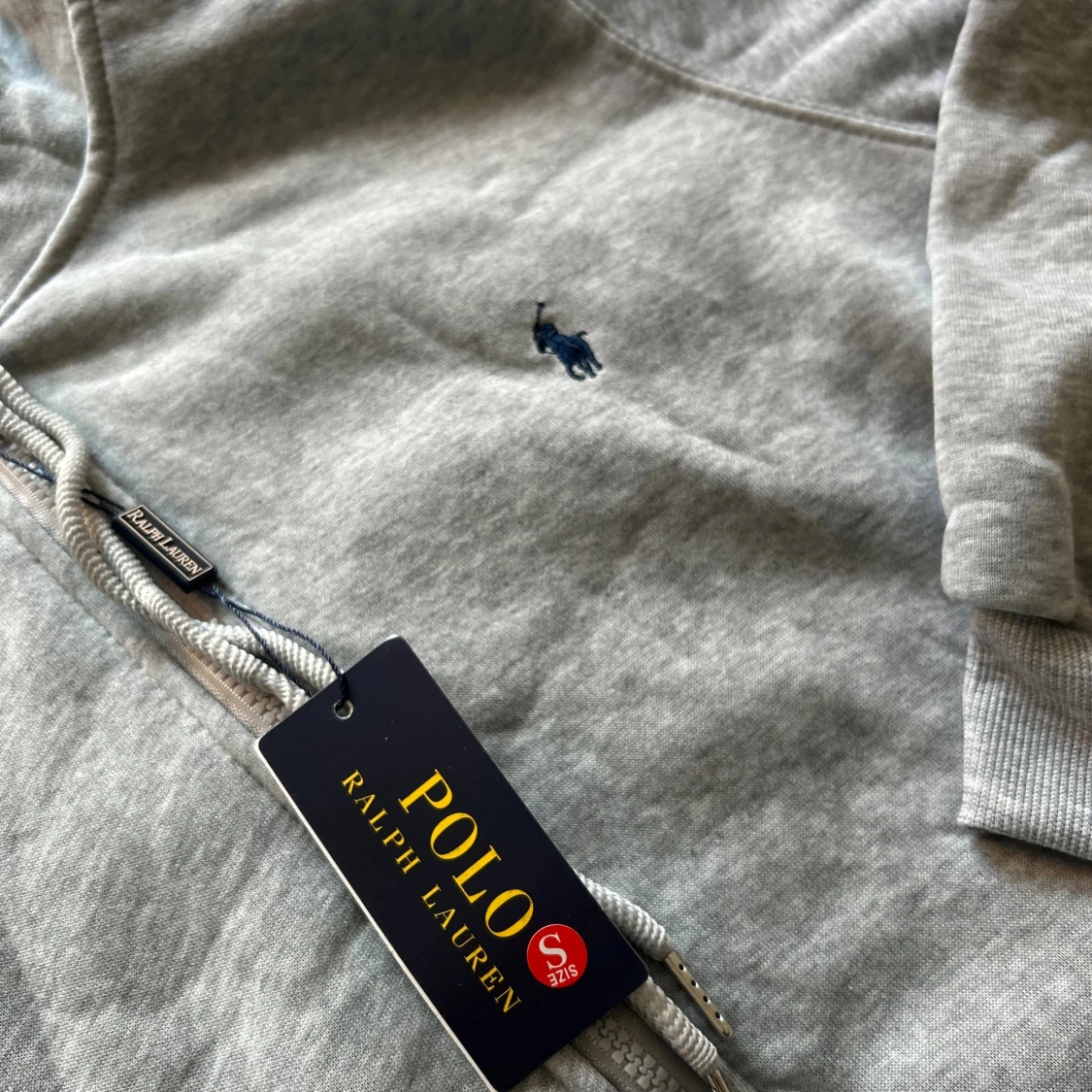 Grå hoodie från Polo Ralph Lauren - 2