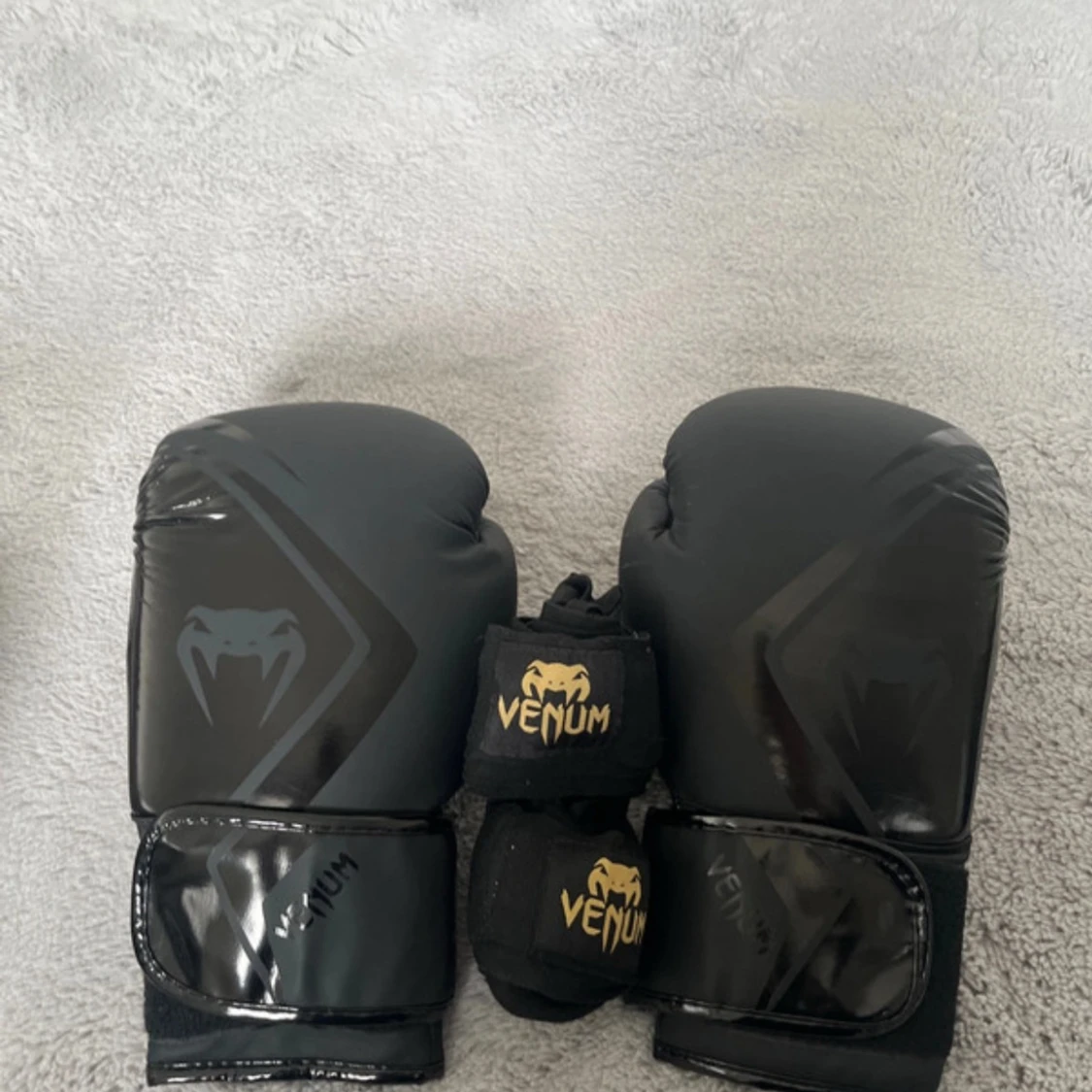 Venum contender boxninghandskar