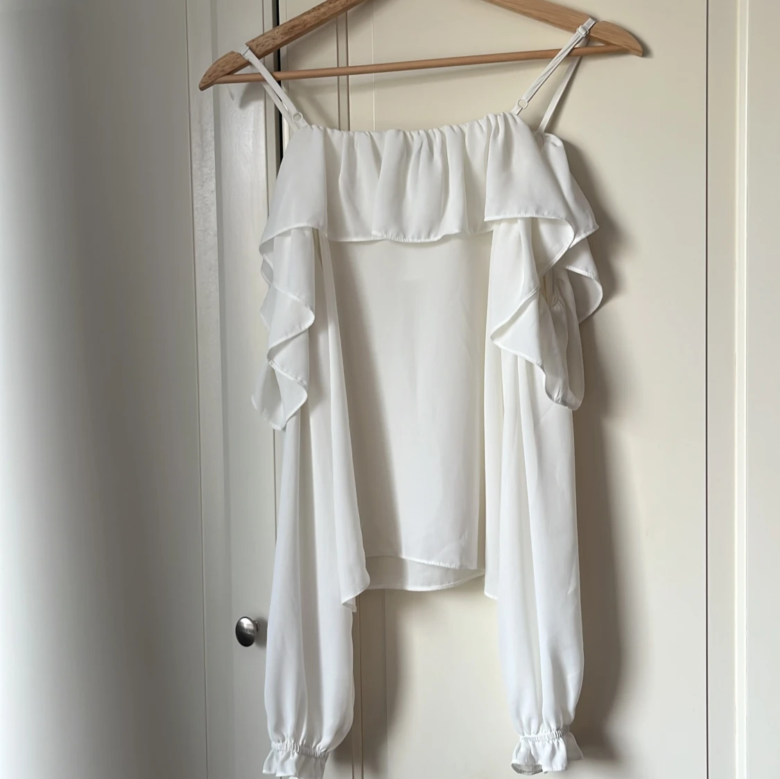 Vit volangblus från Gina Tricot - 2