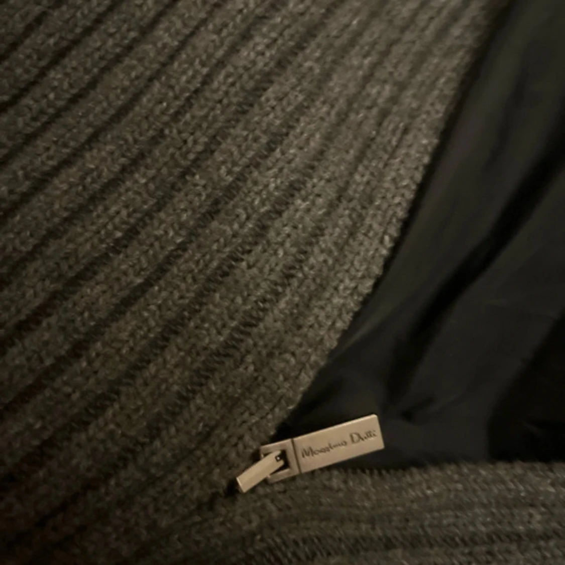 Grå ribbad hoodie från Massimo Dutti - 1