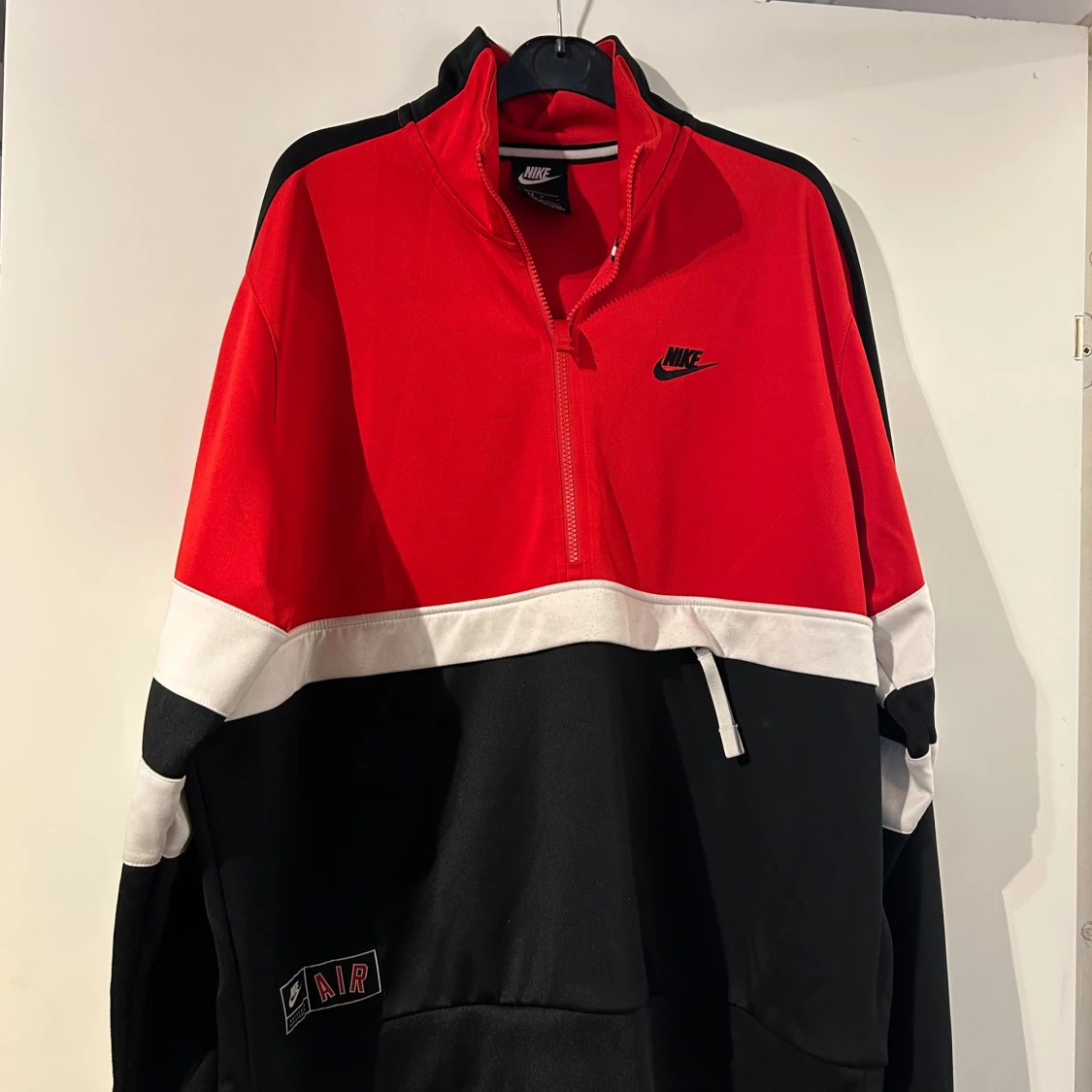 Nike Air röd och svart half zip tröja