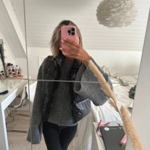 Väst Zara  - Använd fåtal gånger. Säljs inte längre. 