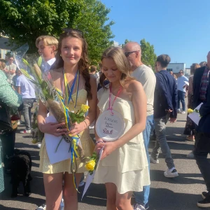 Ljusgul klänning med volanger - Säljer en superfin ljus gul klänning ifrån GinaYoung💛använd två gånger!