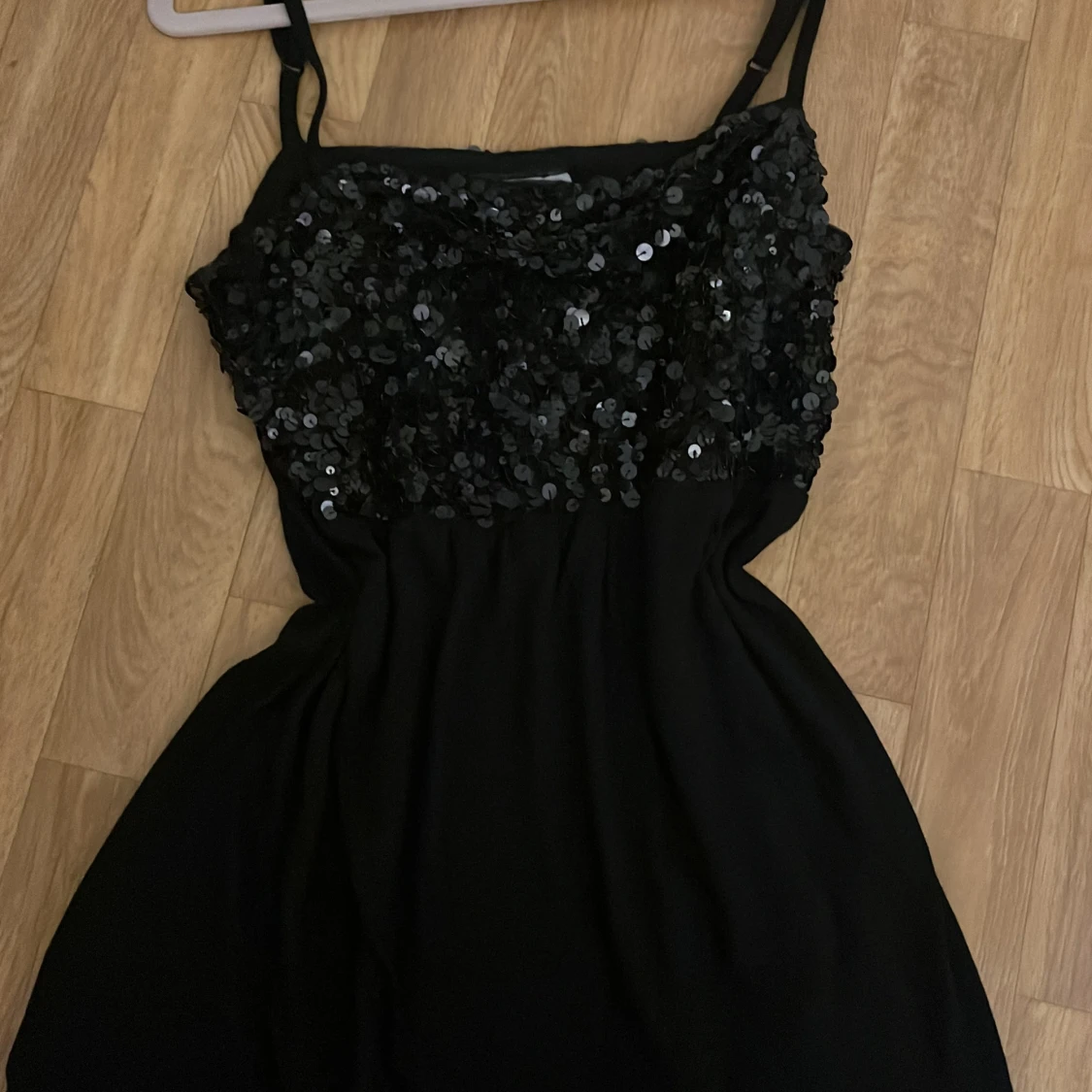 Svart paljettlinne från Lindex