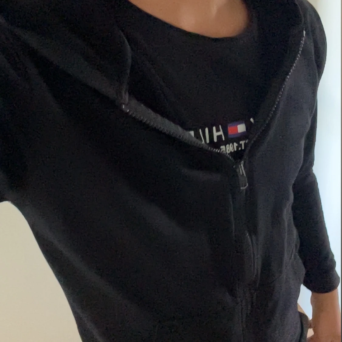 Svart hoodie med dragkedja - 3