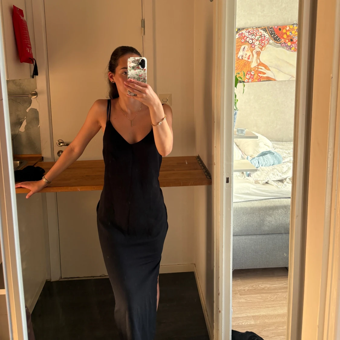 Svart långklänning med slits