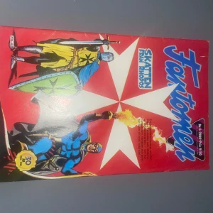 Fantomen Nr 6 Från 1980 Skatten från Rhodos - Klassisk Fantomen-tidning med episka äventyr! Följ Fantomen när han tar sig an farliga uppdrag och mysterier. Perfekt för dig som gillar action, riddare och superhjältar. En samlarfavorit med coola illustrationer och spännande berättelser.