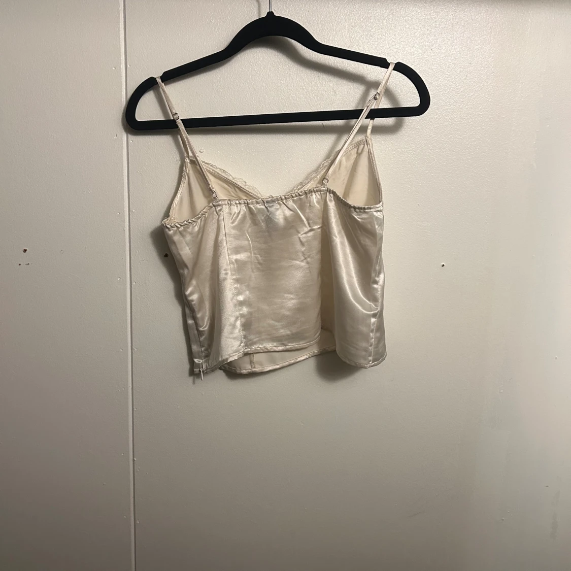 Champagnefärgad satinlinne från H&M Divided - 1