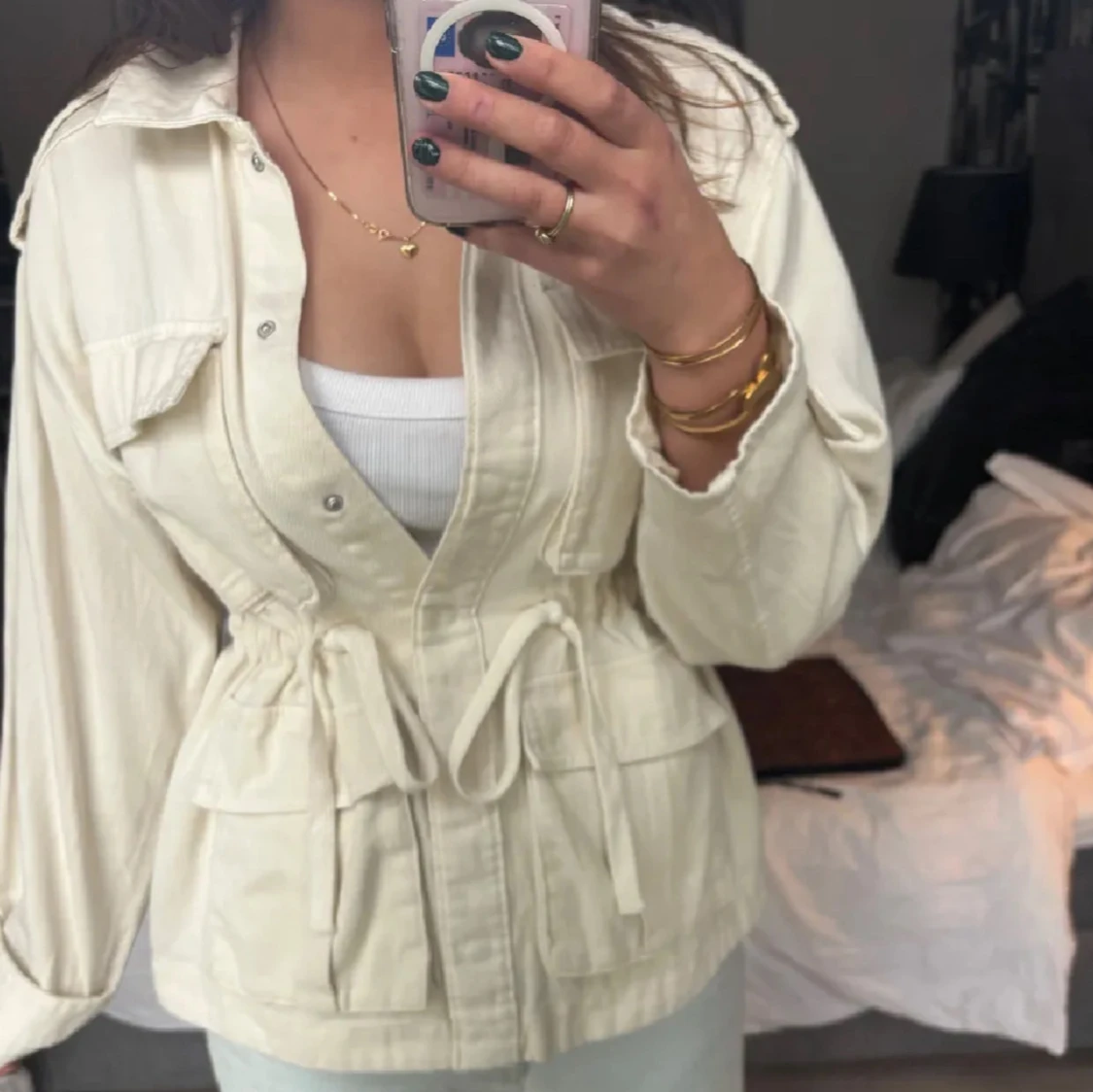 Beige overshirt med knyt i midjan - 2