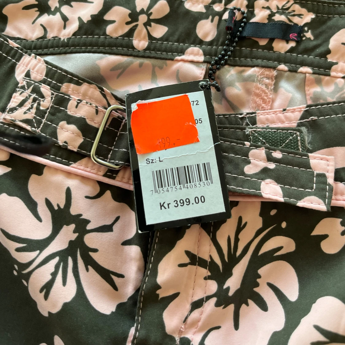 Bruna blommiga shorts med bälte - 2