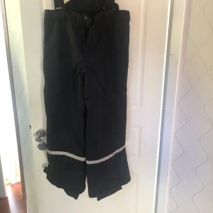 Termobyxor - Jättefina termobyxor för barn. Fint skick, svarta, storlek 134. Märke: Kaxs. Skickas och går att hämta upp i lysekil