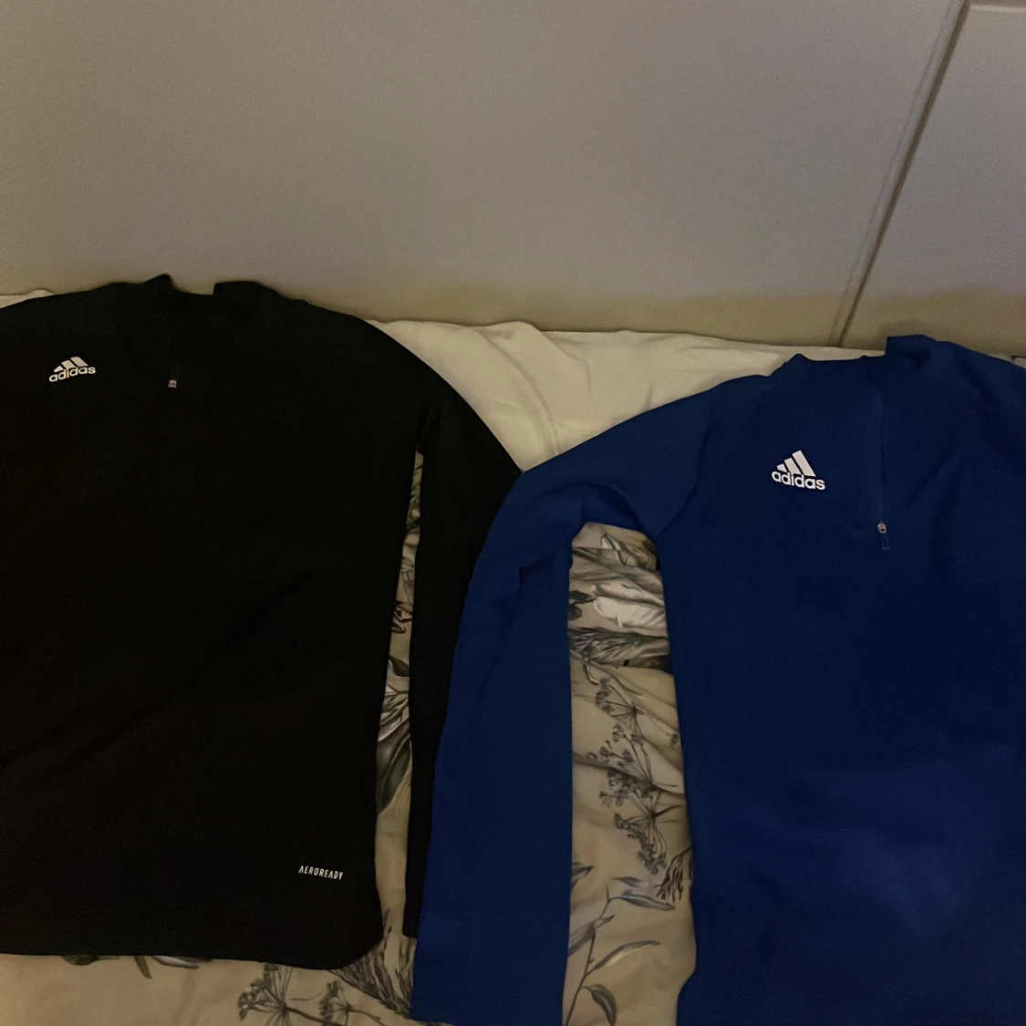 Adidas långärmade träningströjor