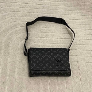 Rutig populär väska från L - Aldrig använd 