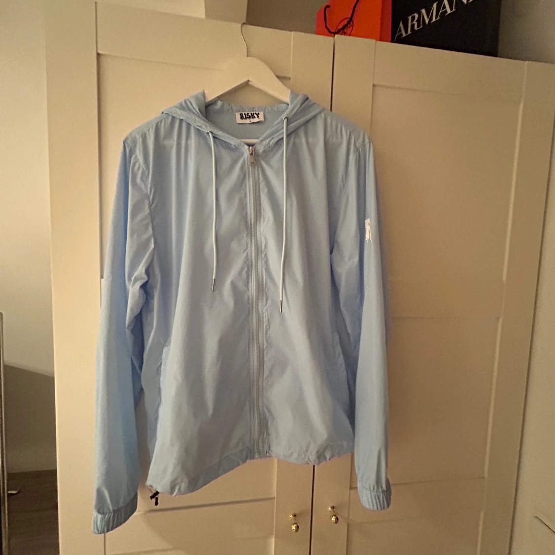 Ljusblå vindjacka från Risky