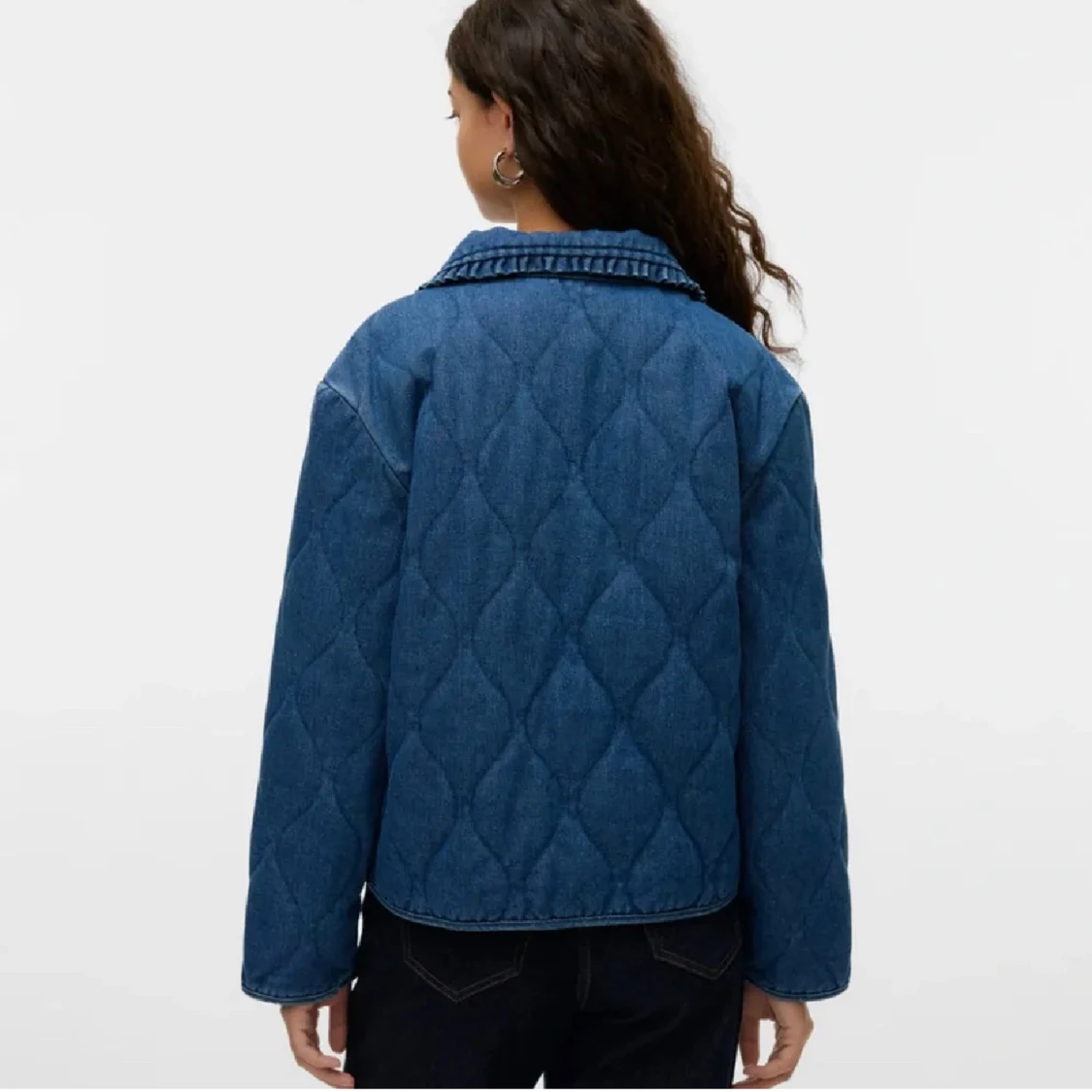 Quiltad jeansjacka med knytning - 4