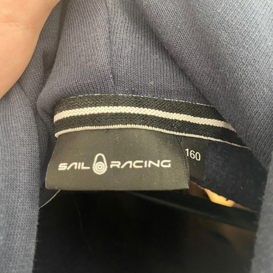 Mörkblå hoodie från Sail Racing - 1