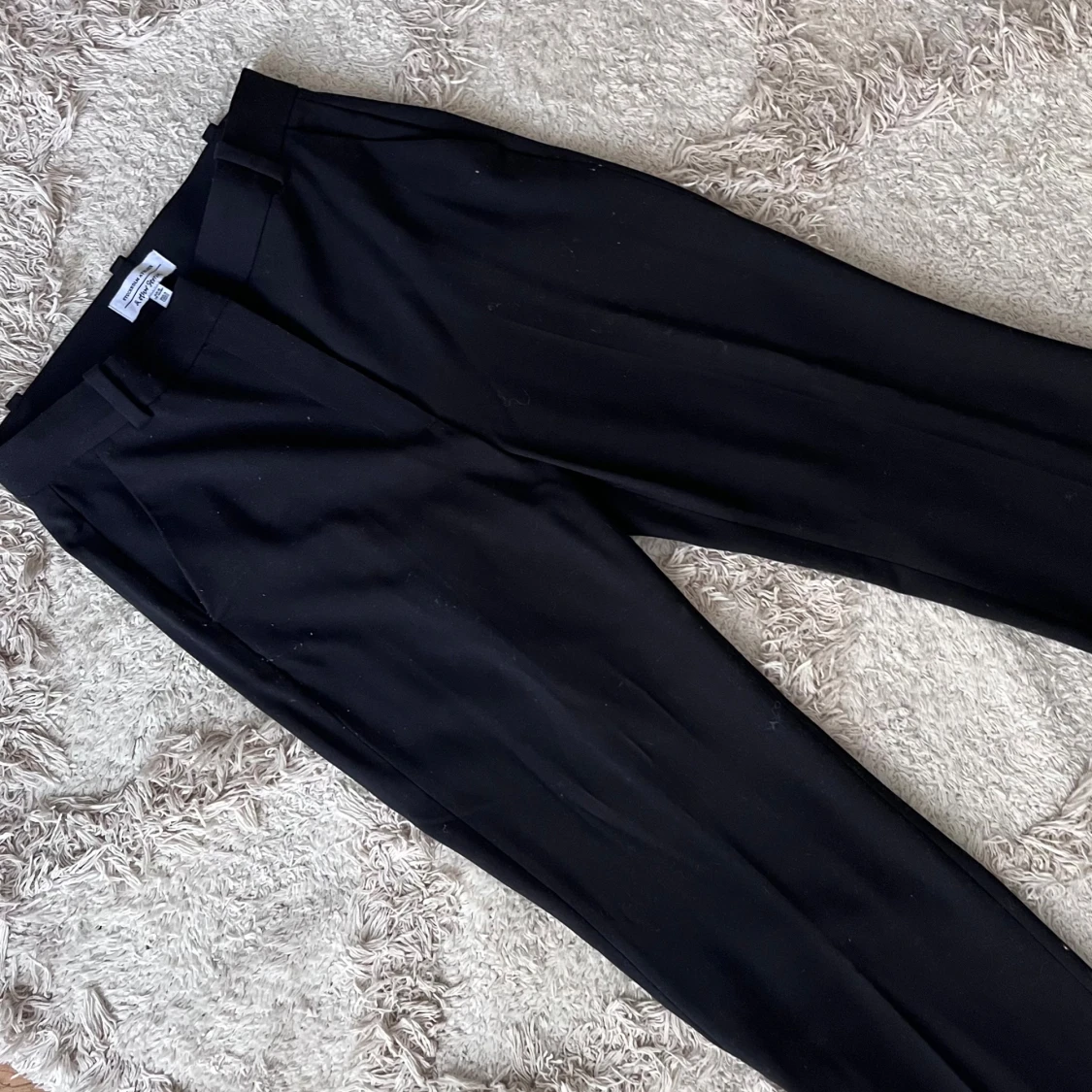 Svarta kostymbyxor från & Other Stories - 2