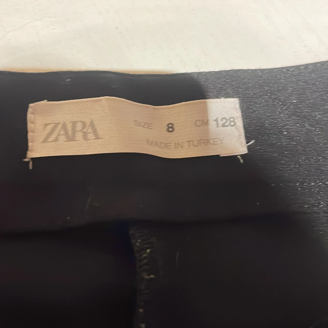 Svarta kostymbyxor från Zara, stl 128 - 2