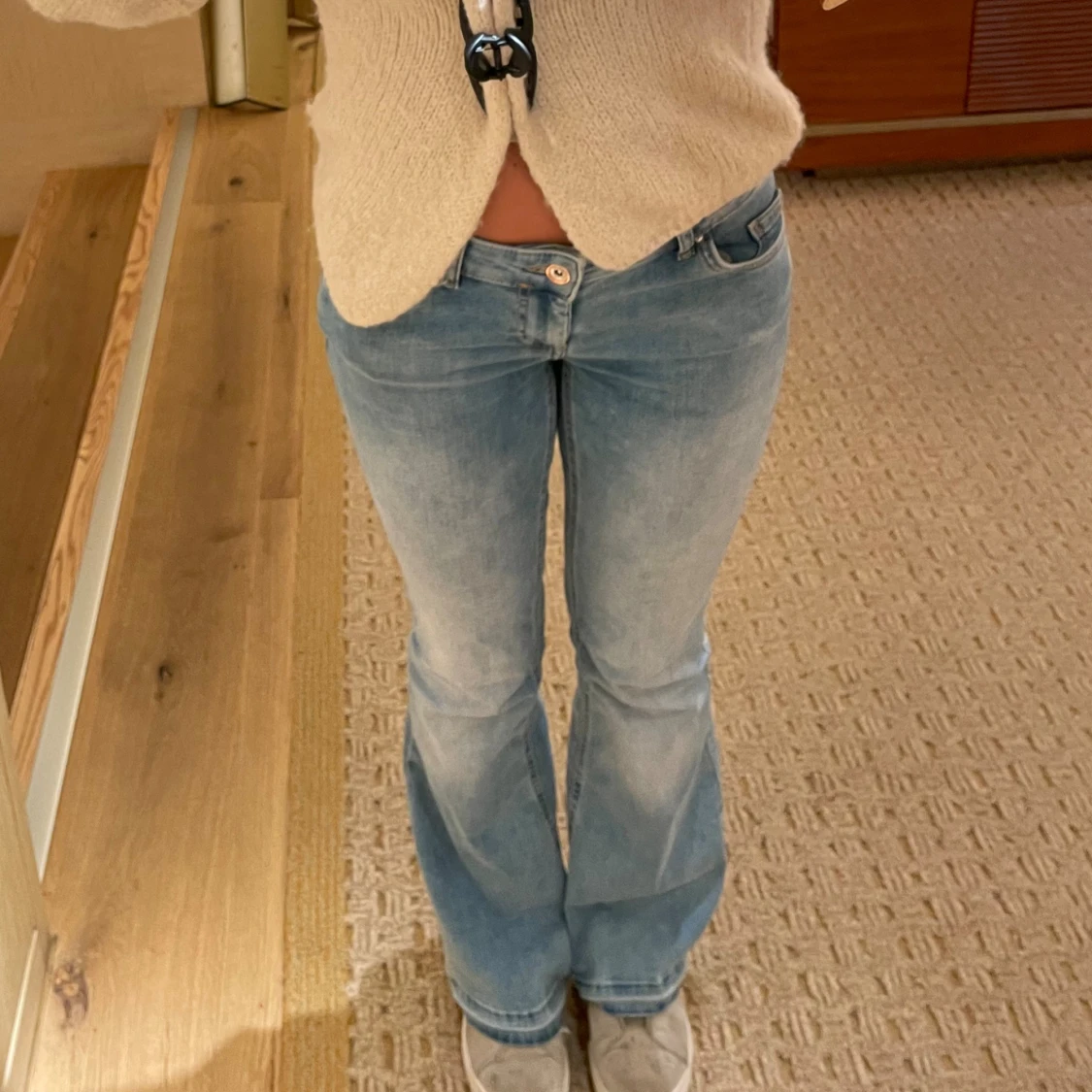 Ljusblå bootcut jeans med låg midja - 3