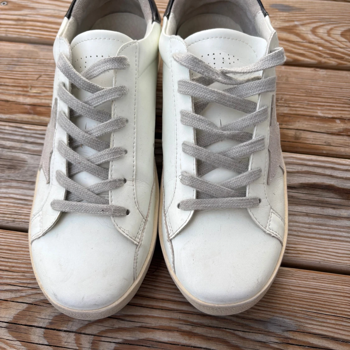 Vita Golden Goose skor.  - 2