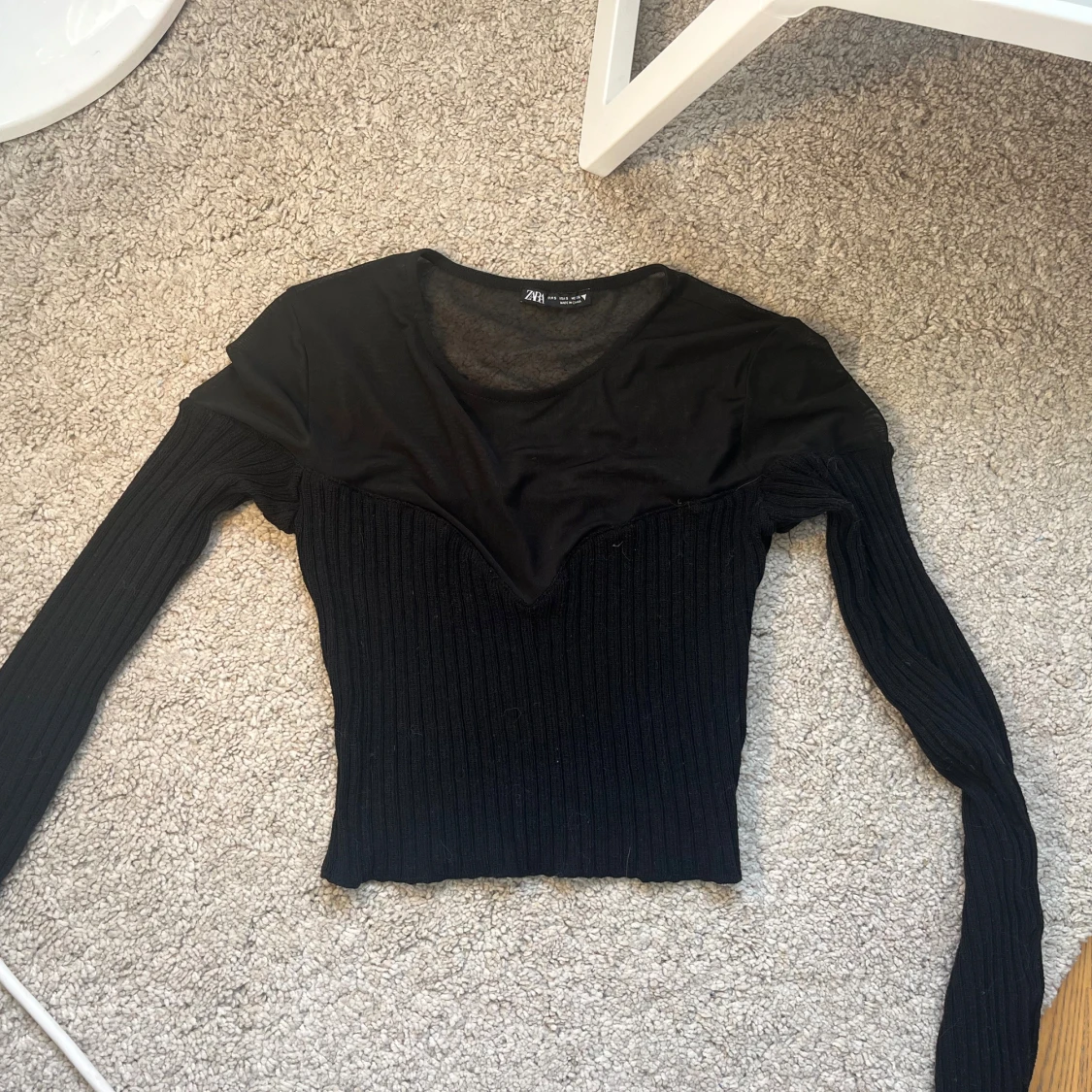 Svart croppad topp från Zara - 2