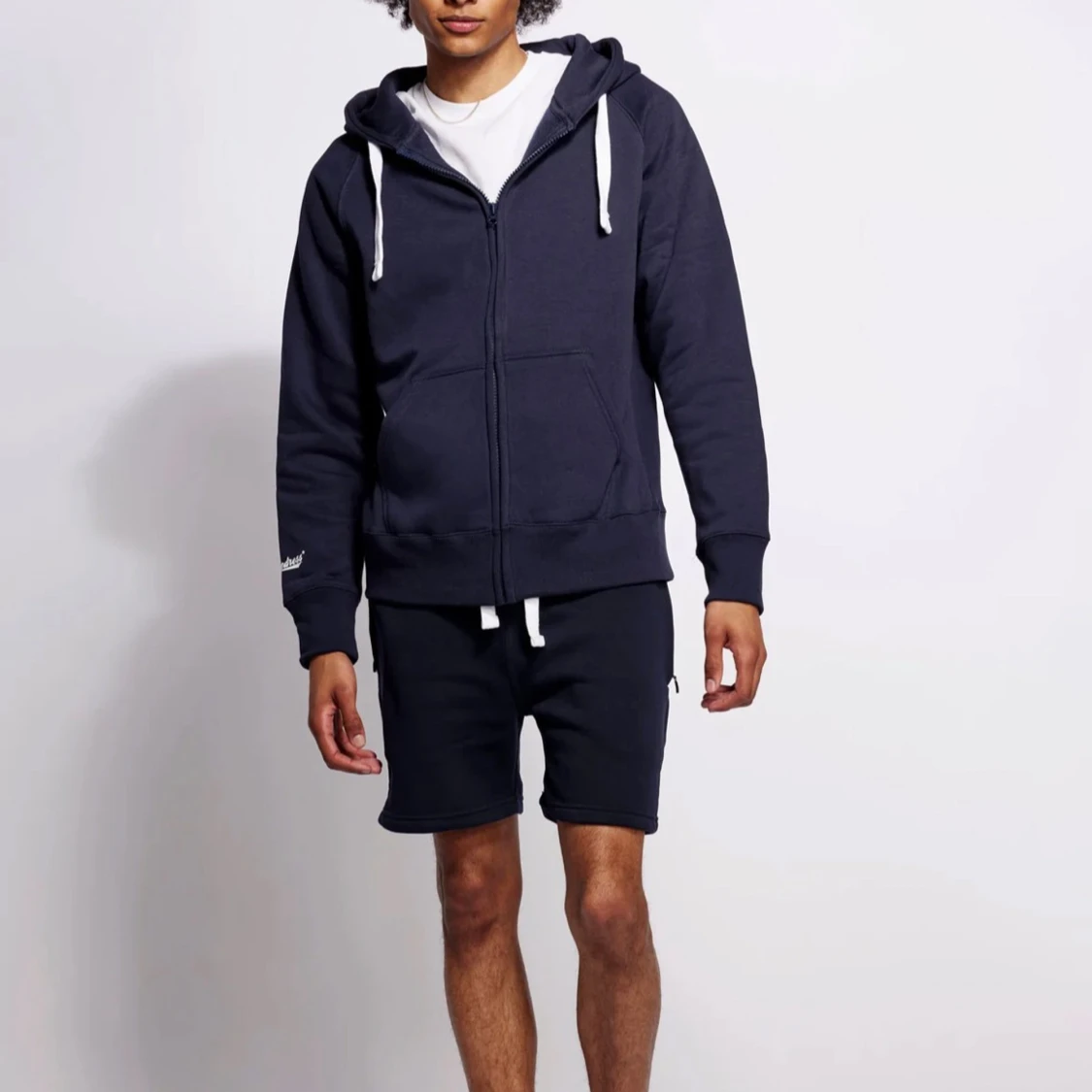 Mörkblå hoodie från Russelruss