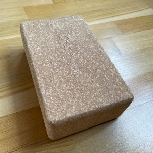 Yogablock - Yogablock i kork. Från GAIAM