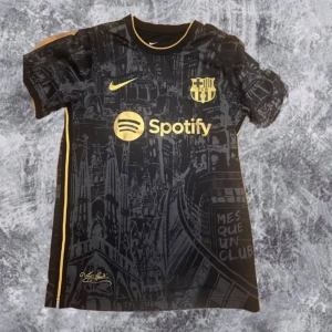 Barcelona fotbollströja  - Fet Barca tröja i storlek M som inte säljs längre 