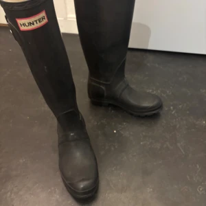 Hunter regnstövlar stl 36 - Säljer mina Hunter regnstövlar pga de är för små.