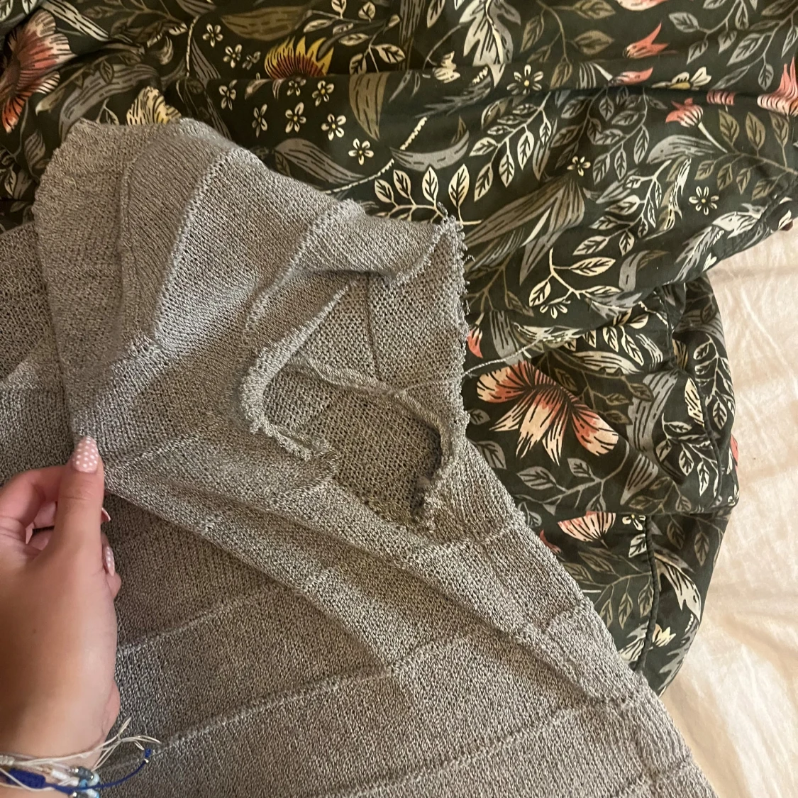 Grå stickad croppad topp - 2