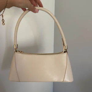 NAKD beige  axelväska  - Väska från NAKD