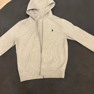Ralph Lauren tröja - Mycket bra skicka inga som helst konstigheter, finns kvitto!