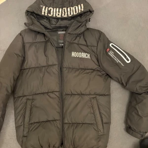 Hoodrich vinterjacka  - Mycket bra skick, använts endast en vinter.