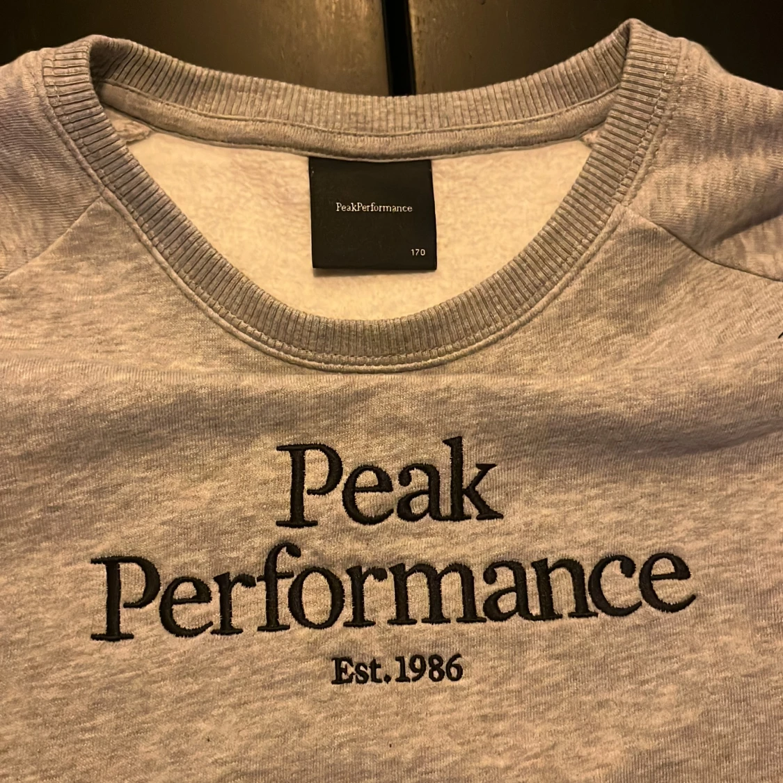 Grå sweatshirt från Peak Performance - 2