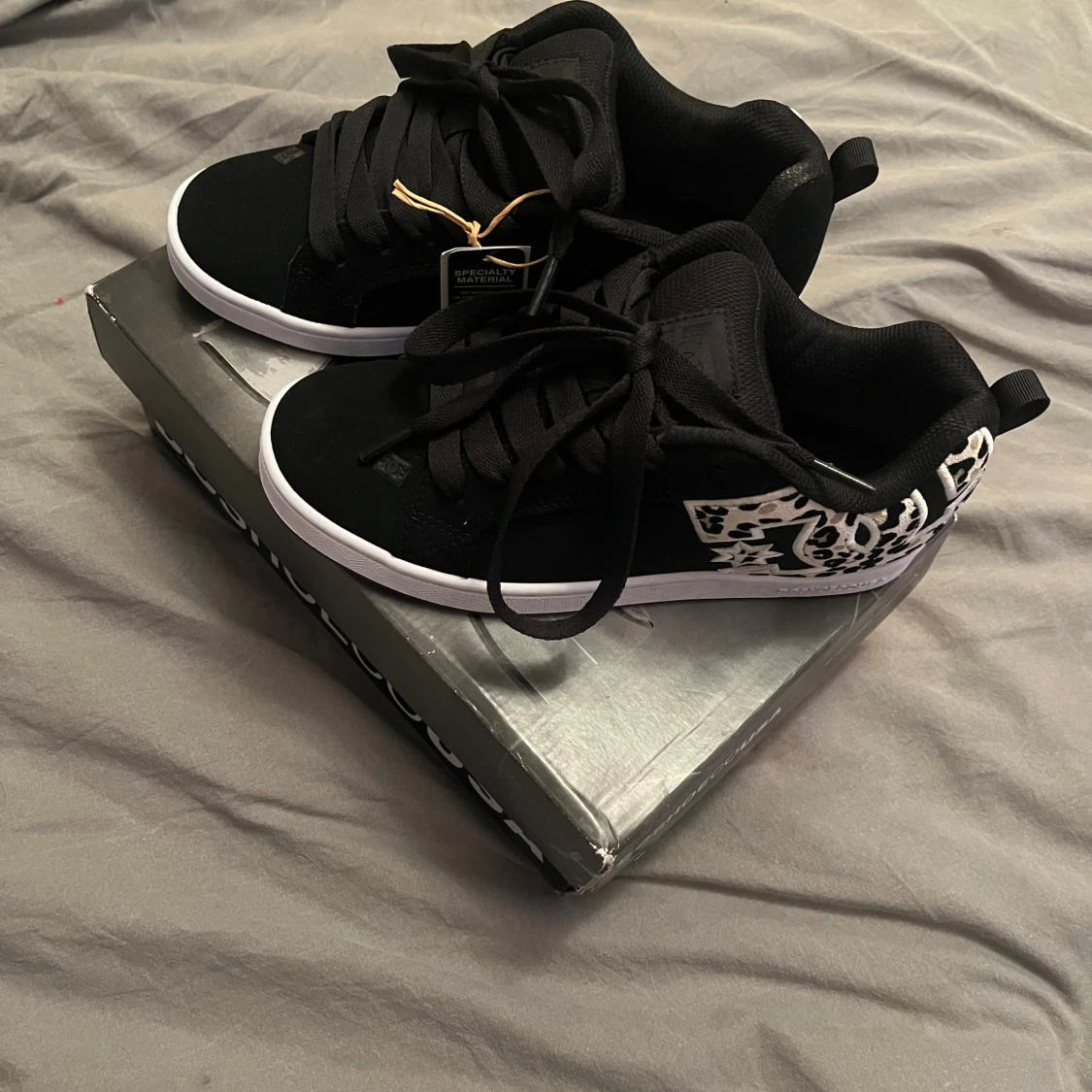 DC Shoes sneakers leoparddetalj - 1