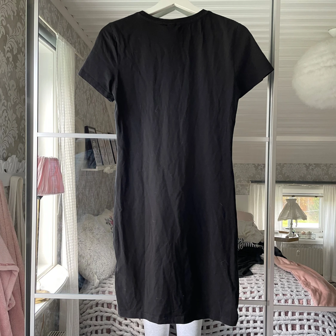 Svart t-shirtklänning  - 1