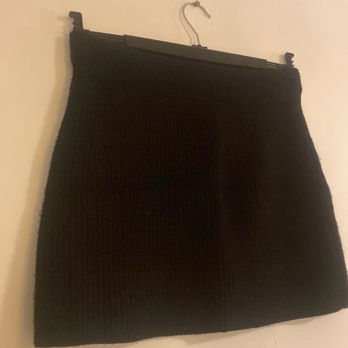 Svart ribbad stickad kjol från Zara - 3