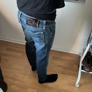 Jacob cohen jeans  - Jacob cohens jeans storlek Waist 27 i mycket fräscht skick