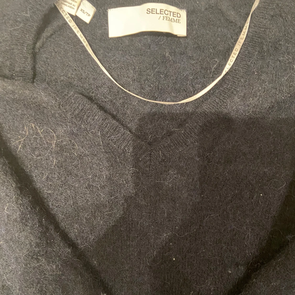 Mörkblå stickad tröja - 1