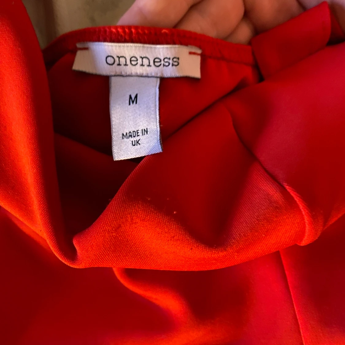 Röd kortklänning med öppen rygg - 4