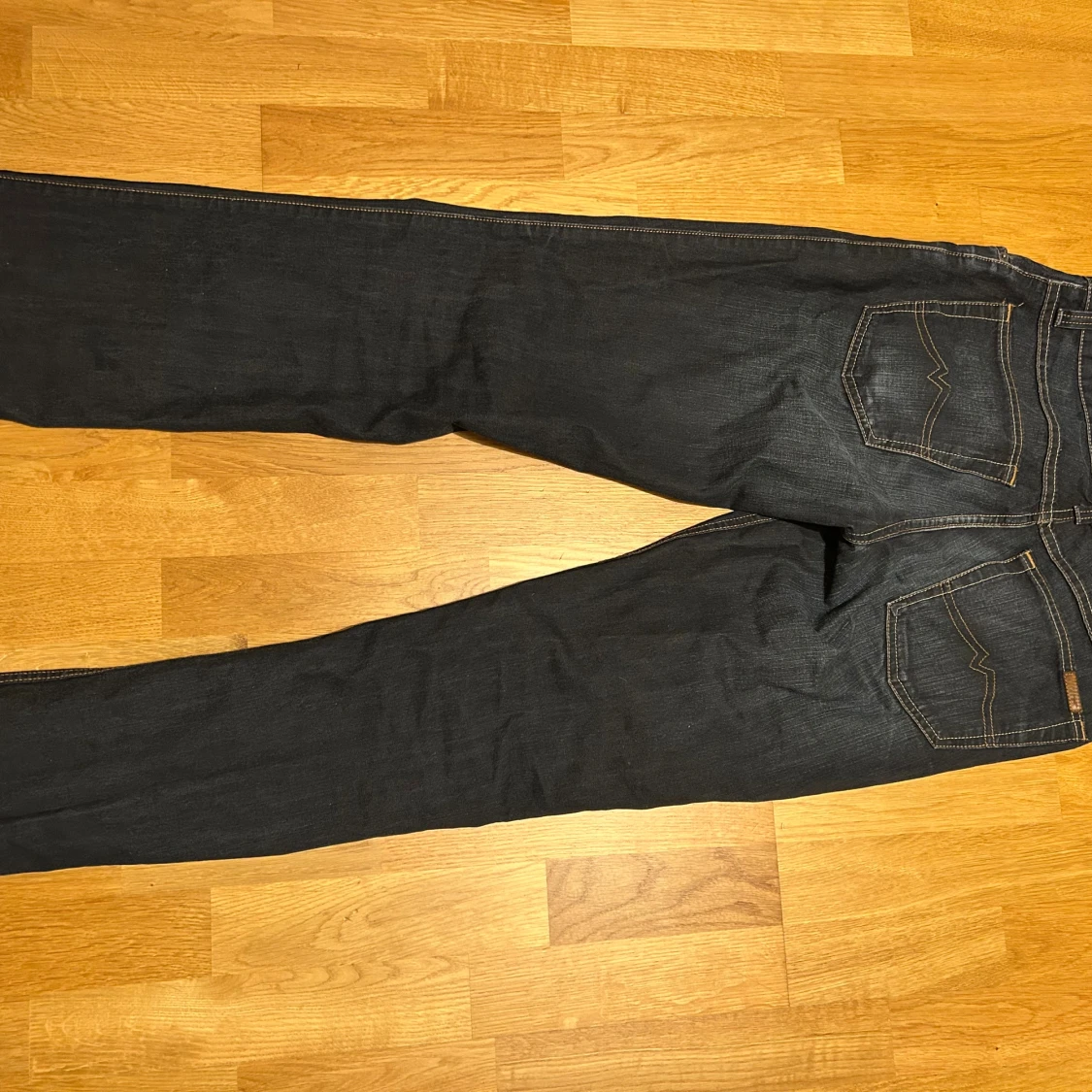 Mörkblå jeans från Mustang - 2