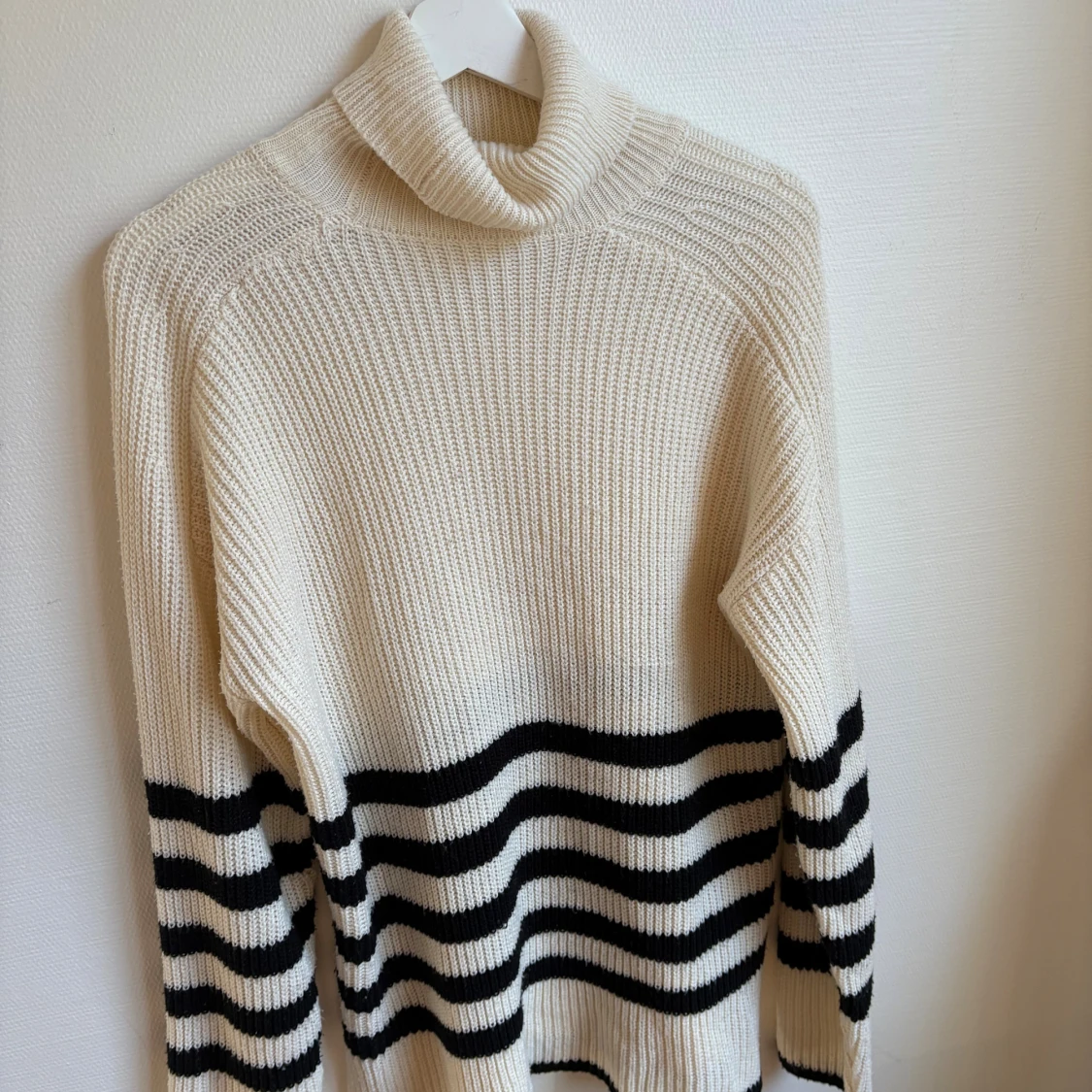 Randig stickad tröja  - 1