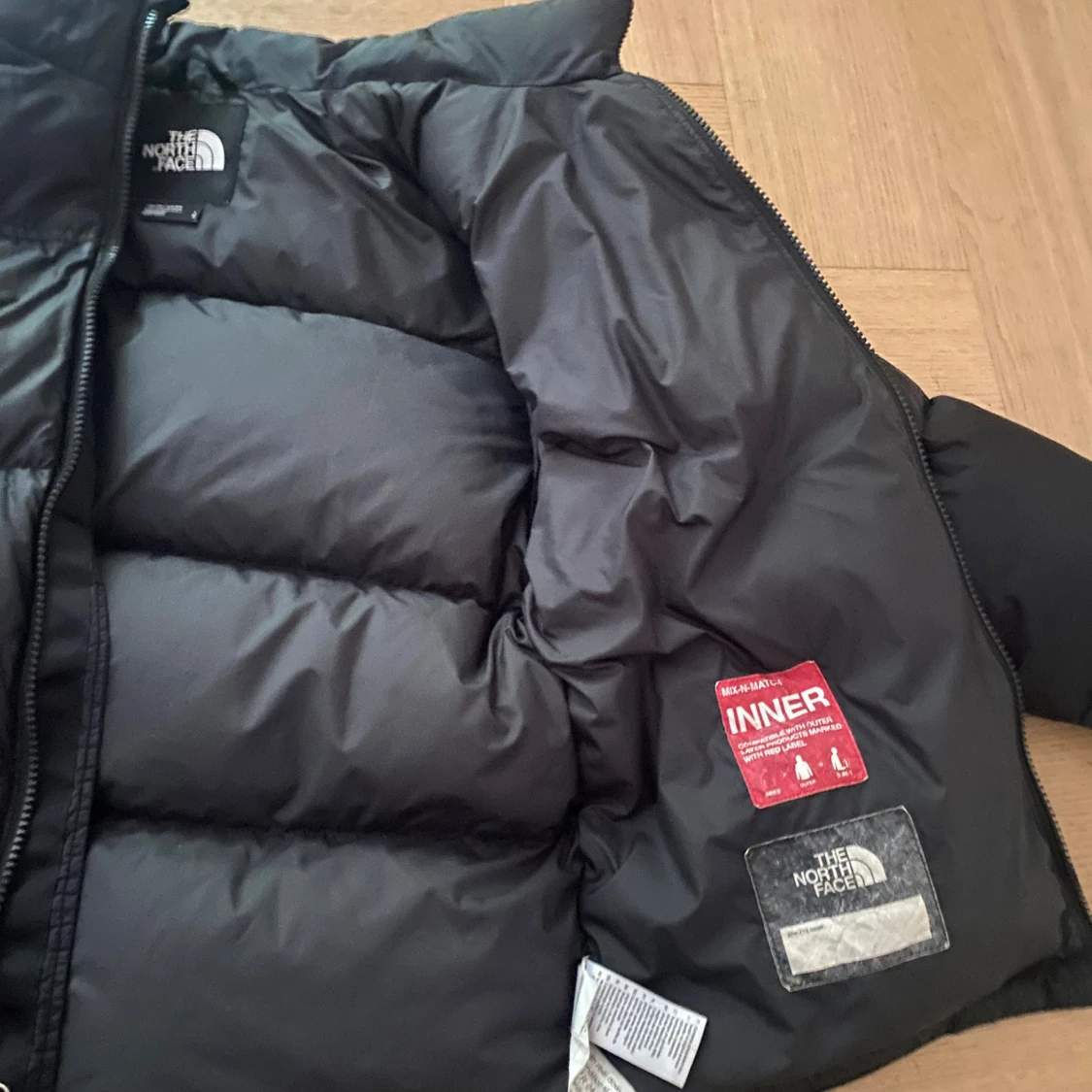 Svart pufferjacka från The North Face - 3