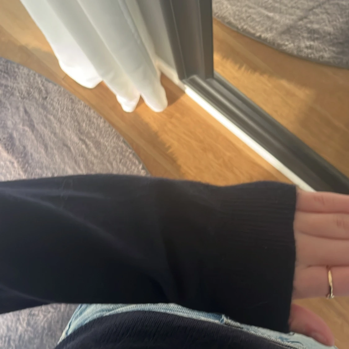 Marinblå stickad långärmad tröja - 1