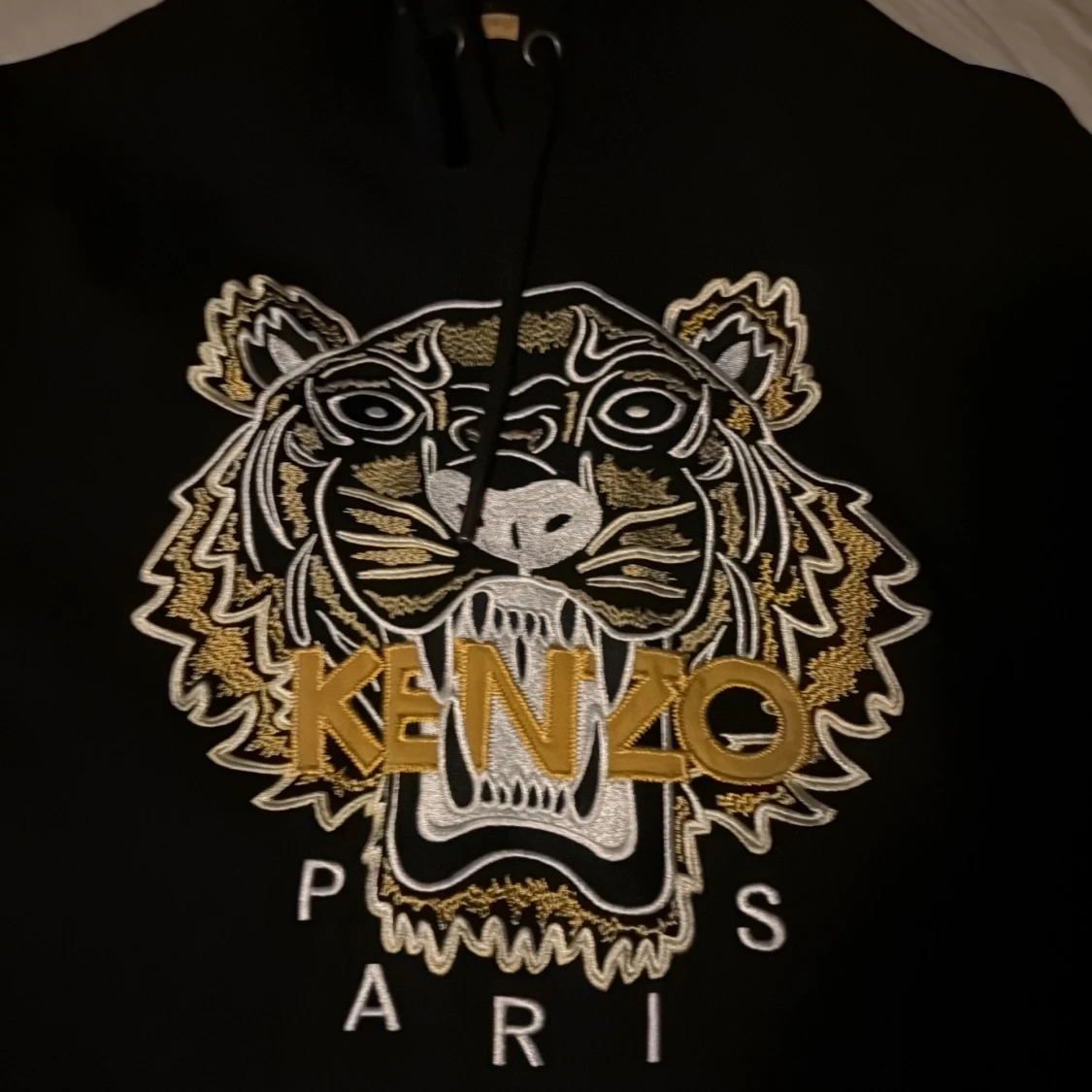 Svart Kenzo hoodie med tigerbrodyr - 1