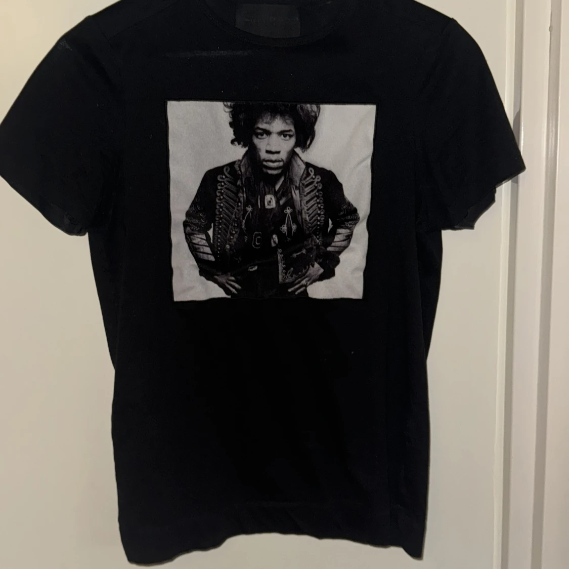 Svart t-shirt med Jimi Hendrix-tryck Limitato Storlek XS